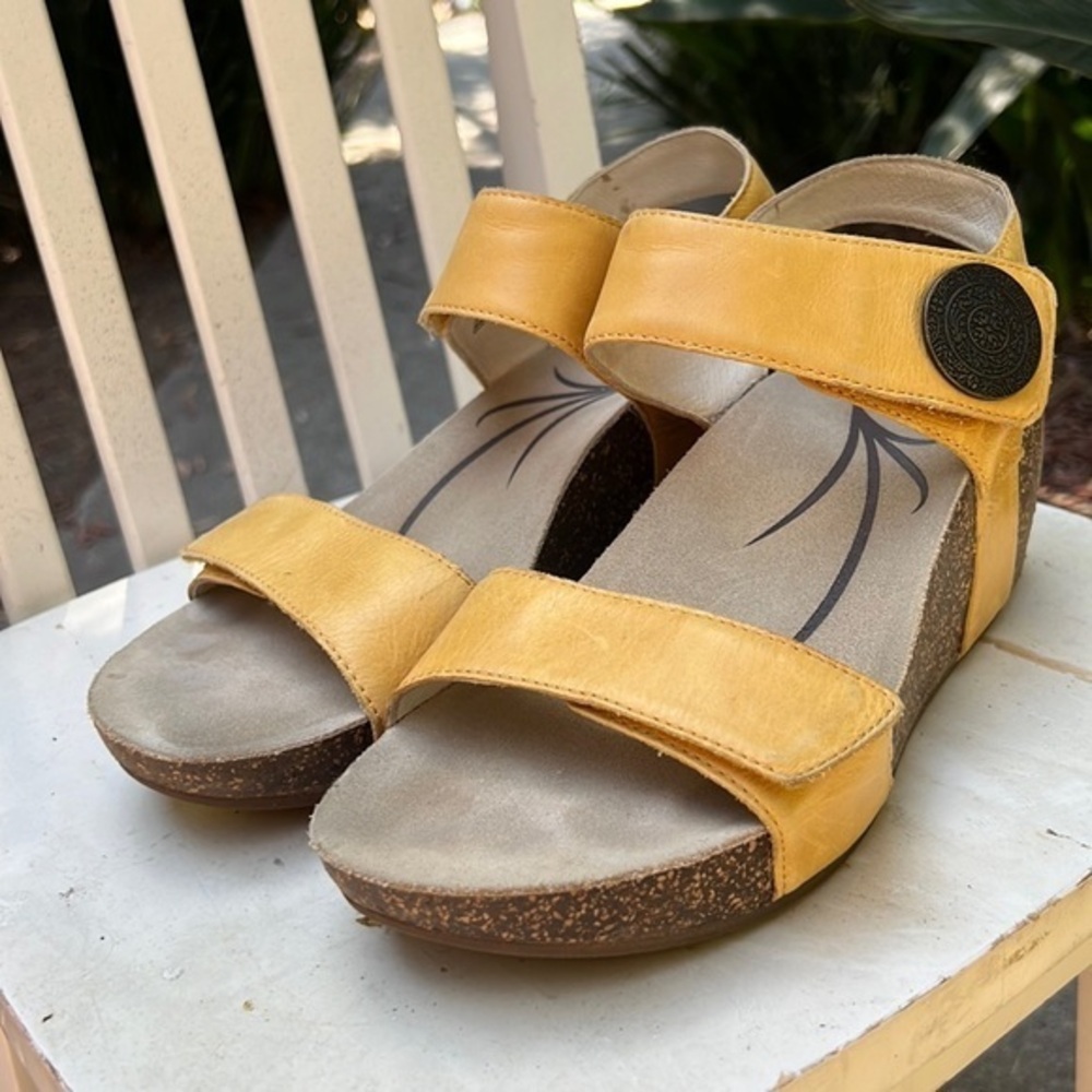 Abeo Womens Una Wedge Ankle Strap Sandals Mustard‎ Leather Cork 9